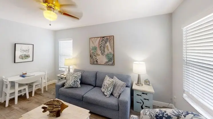 One-Bedroom Suite, Pool View (Unit 5)