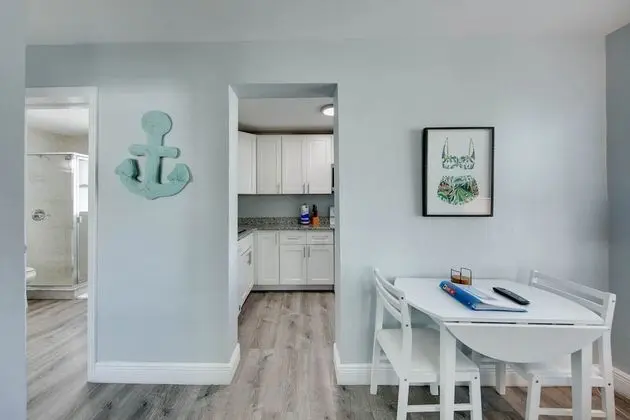 One-Bedroom Suite, Pool View (Unit 5)