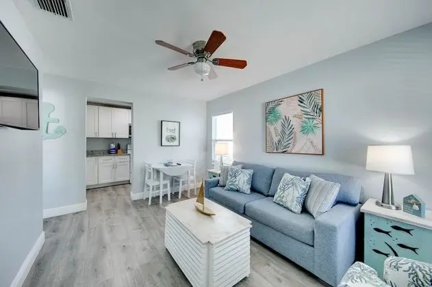 One-Bedroom Suite, Pool View (Unit 5)