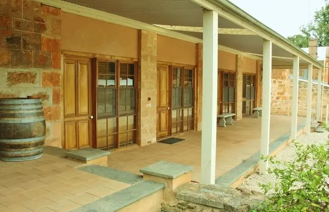 Groom's Quarters (up to four guests)
