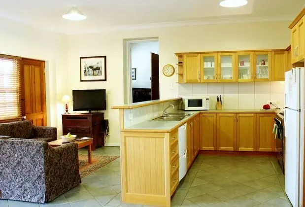 Groom's Quarters (up to four guests)