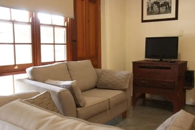 Groom's Quarters (up to four guests)
