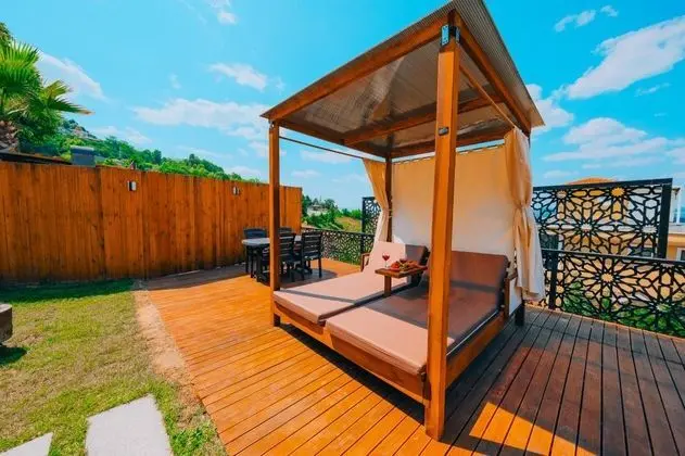Bungalow, Göl Manzaralı, Isıtmalı Özel Havuzlu