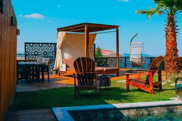 Bungalow, Göl Manzaralı, Isıtmalı Özel Havuzlu