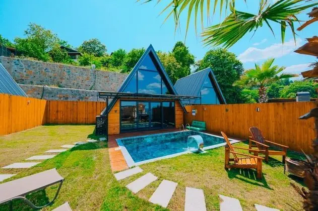 Bungalow, Göl Manzaralı, Isıtmalı Özel Havuzlu