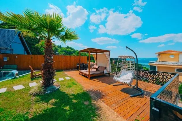 Bungalow, Göl Manzaralı, Isıtmalı Özel Havuzlu