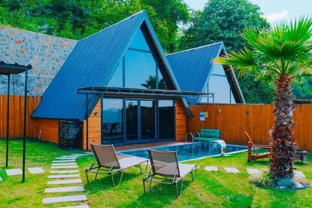 Bungalow, Göl Manzaralı, Isıtmalı Özel Havuzlu