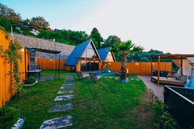 Bungalow, Göl Manzaralı, Isıtmalı Özel Havuzlu