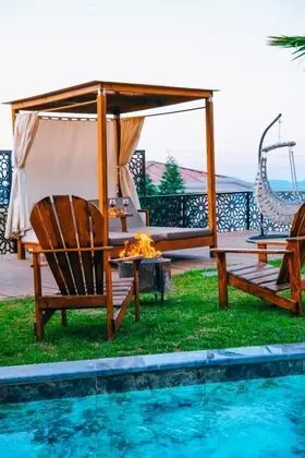 Bungalow, Göl Manzaralı, Isıtmalı Özel Havuzlu
