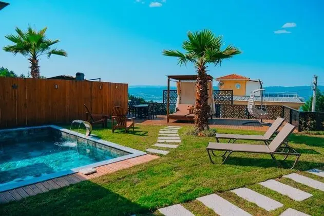 Bungalow, Göl Manzaralı, Isıtmalı Özel Havuzlu