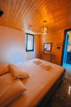 Bungalow, Göl Manzaralı, Isıtmalı Özel Havuzlu