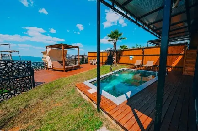 Teras Bungalow Oda, Göl Manzaralı, Isıtmalı Özel Havuzlu