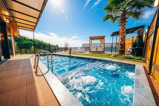 Teras Bungalow Oda, Göl Manzaralı, Isıtmalı Özel Havuzlu
