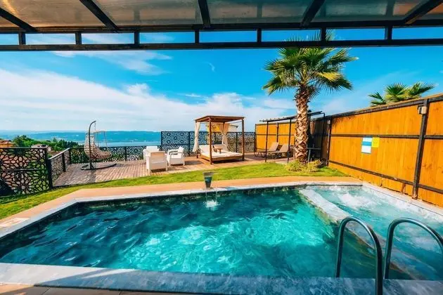 Teras Bungalow Oda, Göl Manzaralı, Isıtmalı Özel Havuzlu