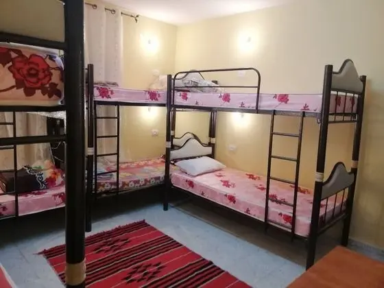 Ortak Ranzalı Oda, Birden Çok Yatak (Girls Palace)
