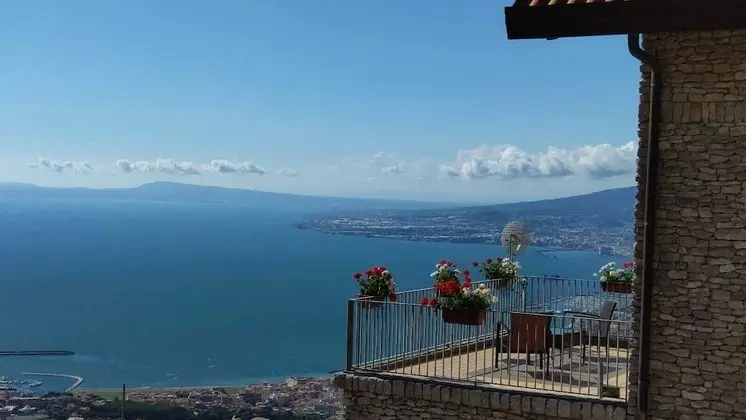 Honeymoon Tek Büyük Yataklı Oda