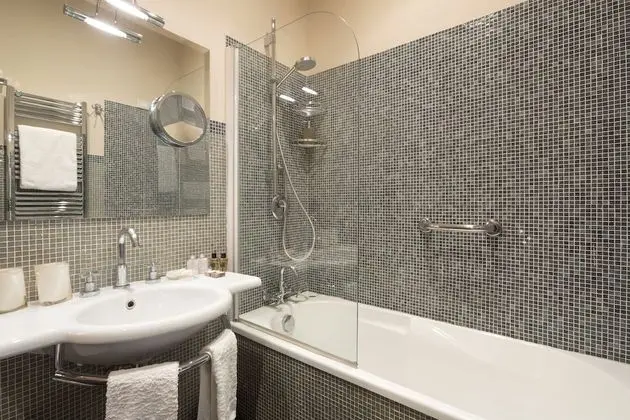 Superior Tek Büyük veya İki Ayrı Yataklı Oda