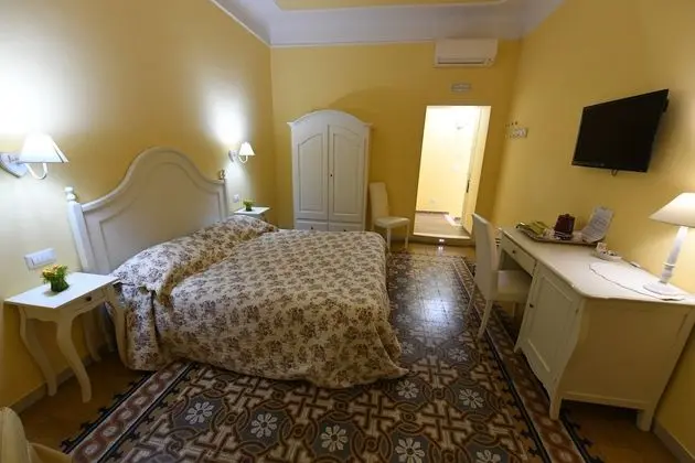 Tek Büyük Yataklı Oda (Gialla )