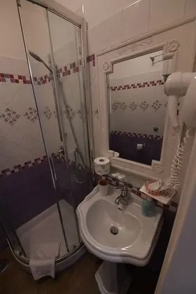 Tek Büyük Yataklı Oda (Lilla)