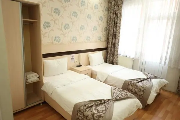 Standart Oda, Kara Tarafı
