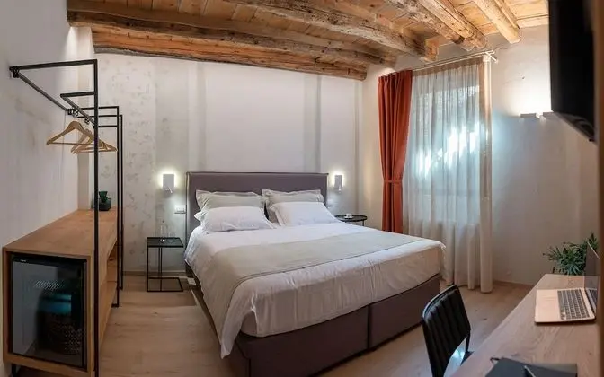 Comfort Tek Büyük veya İki Ayrı Yataklı Oda
