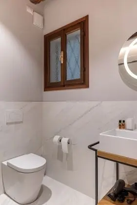 Deluxe Tek Büyük veya İki Ayrı Yataklı Oda, Kanal Manzaralı