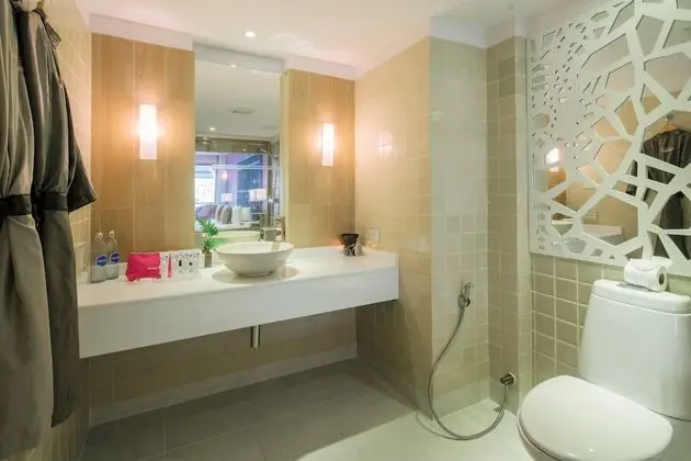Elite Room, 60Mins Thai massage / stay