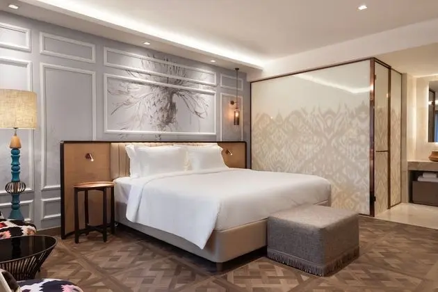 Suite, 1 King Bed with Sofa bed, Courtyard View