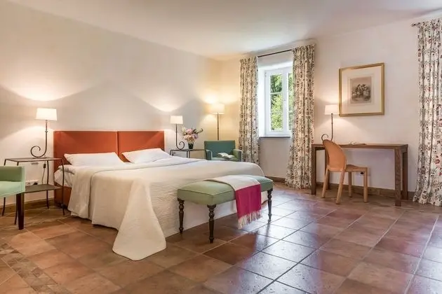 Junior Tek Büyük veya İki Ayrı Yataklı Oda