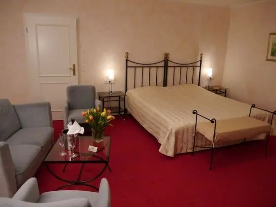 Junior Tek Büyük veya İki Ayrı Yataklı Oda