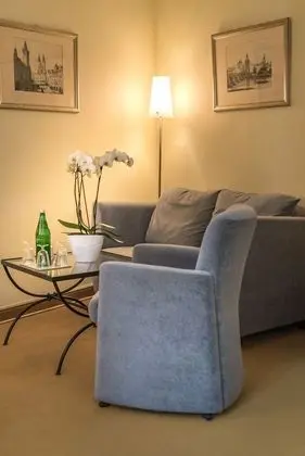 Junior Tek Büyük veya İki Ayrı Yataklı Oda