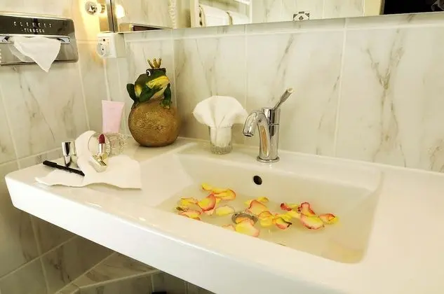 Comfort Tek Büyük Yataklı Oda