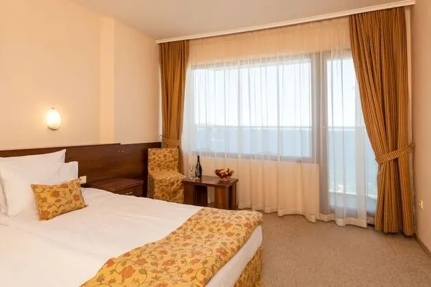 Standard Tek Büyük Yataklı Oda, Balkon, Kısmi Deniz Manzaralı