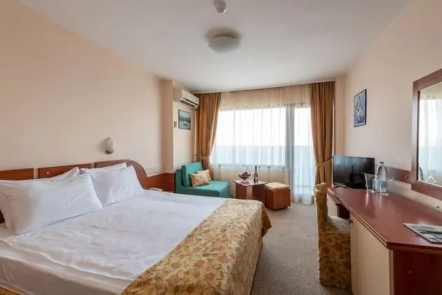 Standard Tek Büyük Yataklı Oda, Balkon, Kısmi Deniz Manzaralı