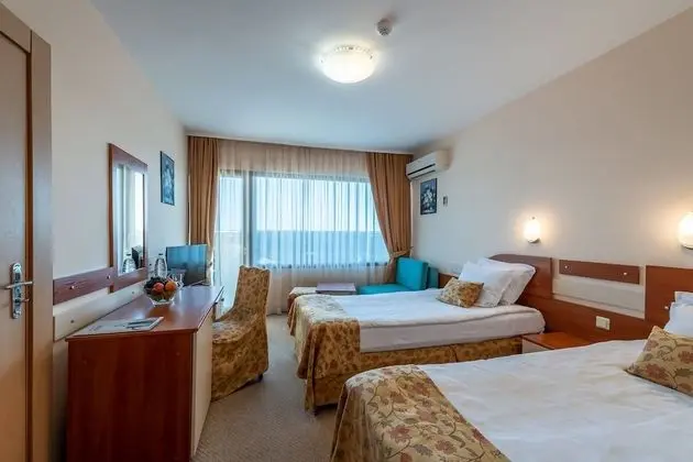 Standard Tek Büyük Yataklı Oda, Balkon, Kısmi Deniz Manzaralı