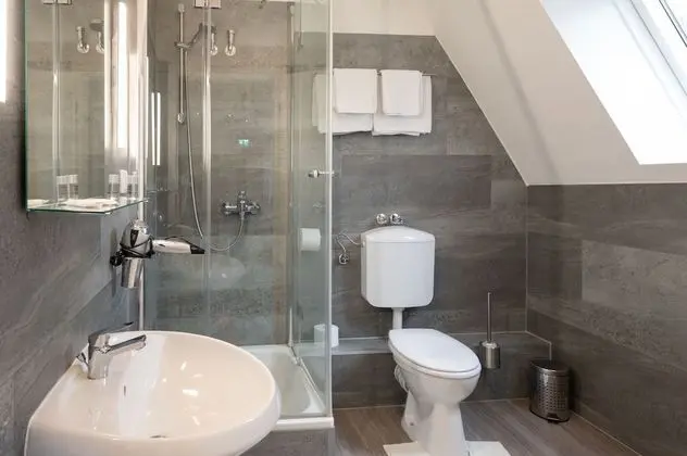 Tek Büyük Yataklı Oda, Balkon