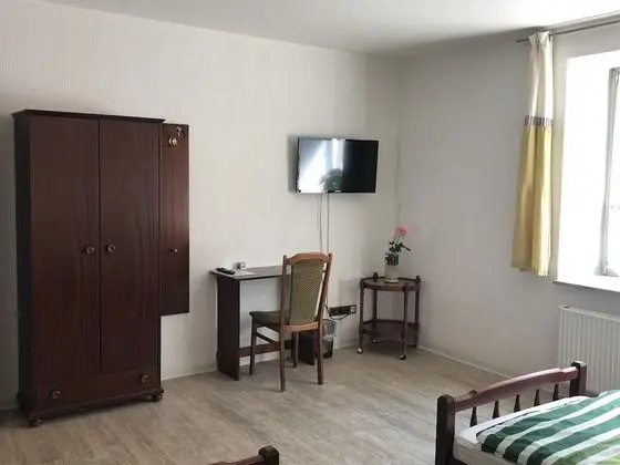 Classic Tek Büyük Yataklı Oda