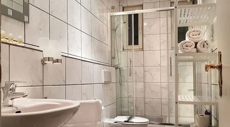 City Tek Büyük veya İki Ayrı Yataklı Oda