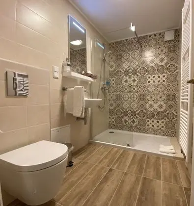 Tek Büyük veya İki Ayrı Yataklı Oda, 1 Çift Kişilik Yatak, Sigara İçilmez