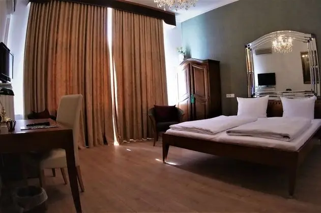 Tek Kişilik Oda, 1 Çift Kişilik Yatak, Sigara İçilmez