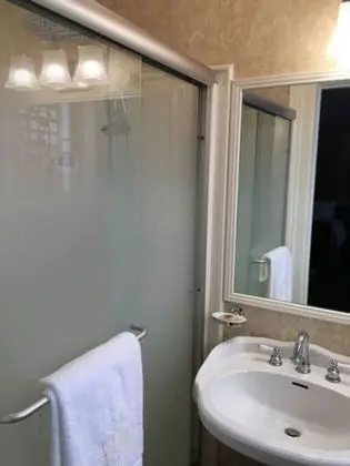 Oda, Özel Banyo (Martina & Mae)
