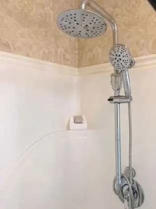 Oda, Özel Banyo (Martina & Mae)