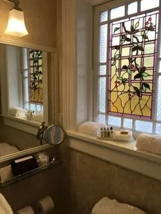 Oda, Özel Banyo (Mary Burke)