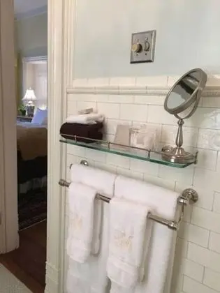 Oda, Özel Banyo (Mary Burke)