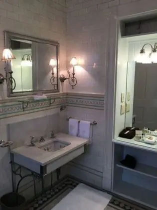 Oda, Özel Banyo (T.C. Burke)