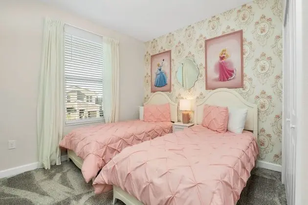 Villa (2745BMD)