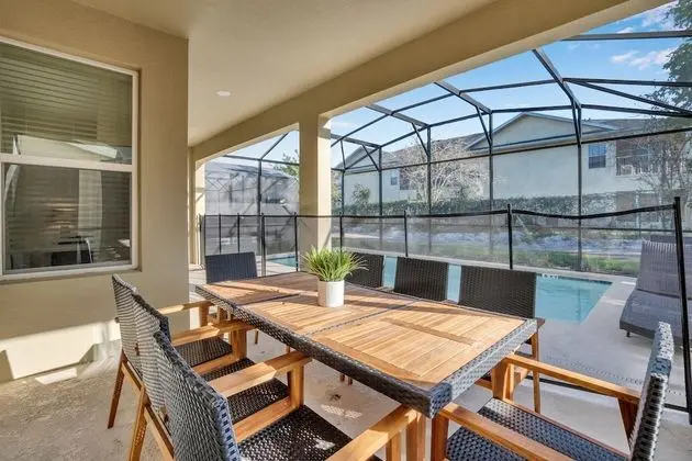 Villa (2745BMD)