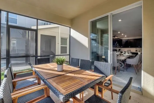 Villa (2745BMD)