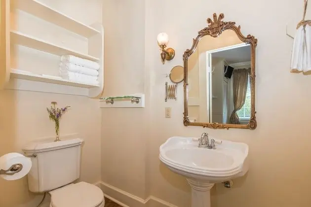 Oda, Özel Banyo (The Douglas Room)