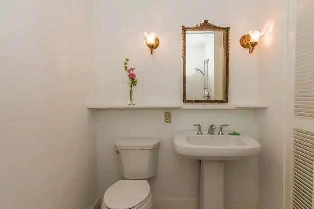 Oda, Özel Banyo (The Lucy Room)